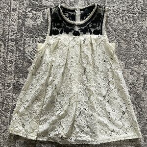 Gorgeous unworn Romeo + Juliet couture top